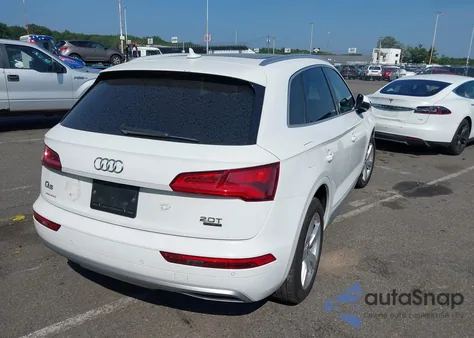 2018 Audi Q5 2.0T Premium/2.0T Tech Premium z USA, uszkodzony, nr VIN WA1BNAFY9J2220413